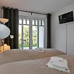 Linden-palais 04 *